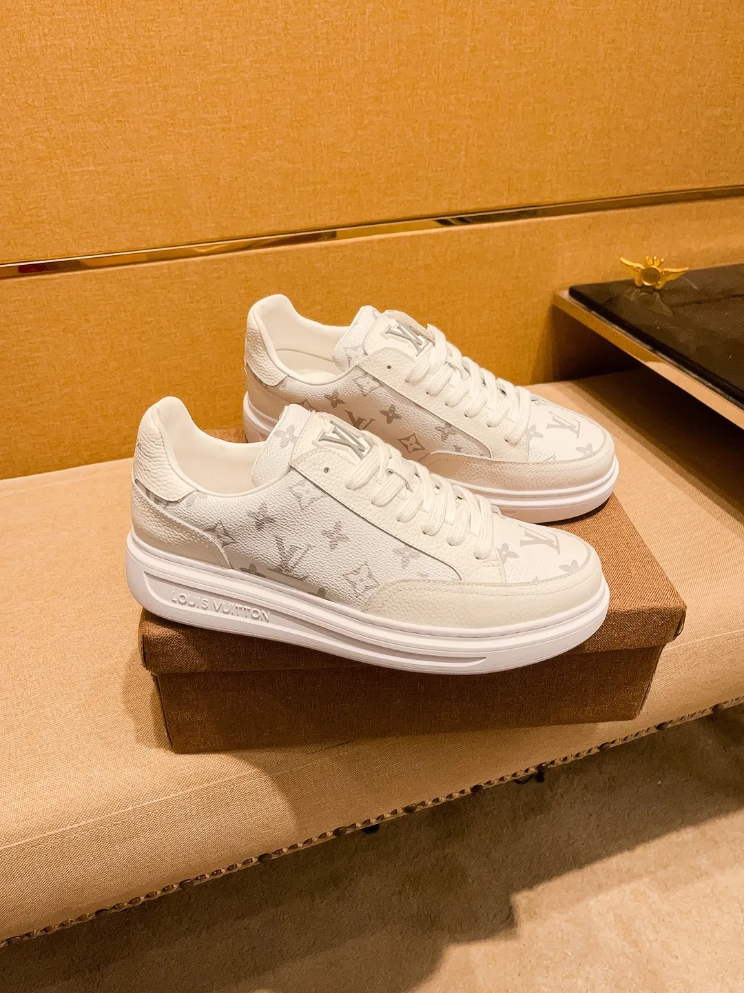 Men's shoes 💰 400💰【 LV 】🔥 Louis Vuitton, high-end men's shoes brand, official website 1:1 latest masterpiece: the upper is made of first-layer cowhide imported from Italy with a comfortable and breathable lining➕original non-slip and wear-resistant outsole🔥, making walking more convenient and comfortable! An exclusive new model, a stunning work, a beautiful 1:1 replica [color] compared to the official quality! Create a fashionable personality to set off your uniqueness! A must-have for trendy men! Classic 🔥Size: 38-44 Color: 🔥 3⃣️colors available🔥.